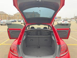 Volkswagen Beetle 2018 180TSI Edición especial de la serie Obsidian interior foto 13