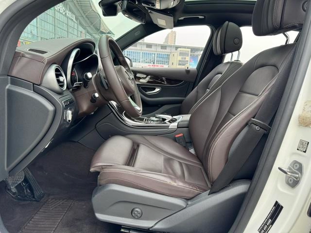 Mercedes-Benz GLC 2017 GLC 260 4MATIC Luxury type interior photo 15 Mercedes-Benz GLC 2017 GLC 260 4MATIC Luxury type interior photo 15