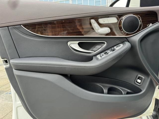 Mercedes-Benz GLC 2017 GLC 260 4MATIC Luxury type interior photo 16 Mercedes-Benz GLC 2017 GLC 260 4MATIC Luxury type interior photo 16