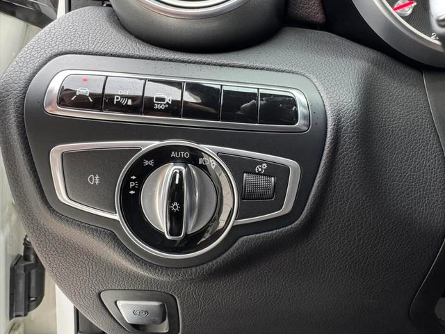 Mercedes-Benz GLC 2017 GLC 260 4MATIC Luxury type interior photo 17 Mercedes-Benz GLC 2017 GLC 260 4MATIC Luxury type interior photo 17