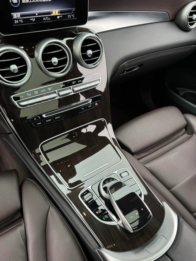 Mercedes-Benz GLC 2017 GLC 260 4MATIC Luxury type interior photo 19 Mercedes-Benz GLC 2017 GLC 260 4MATIC Luxury type interior photo 19