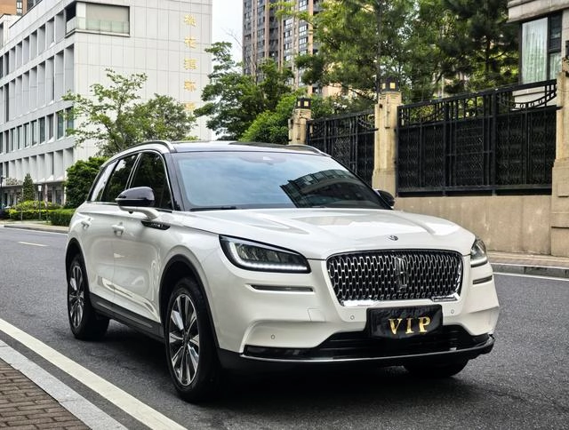 Lincoln Adventurer 2022 2.0T Versión de lujo de tracción a dos ruedas exterior foto 3 Lincoln Adventurer 2022 2.0T Versión de lujo de tracción a dos ruedas exterior foto 3