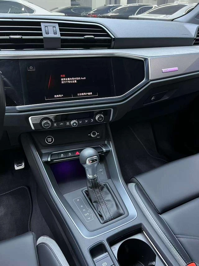Audi Q3 2024 35 TFSI Fashion dynamic type interior photo 17 Audi Q3 2024 35 TFSI Fashion dynamic type interior photo 17