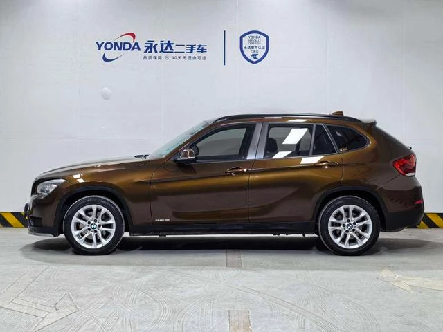 BMW X1 2015 sDrive18i Ведущая версия продвижения экстерьер фото 4 BMW X1 2015 sDrive18i Ведущая версия продвижения экстерьер фото 4