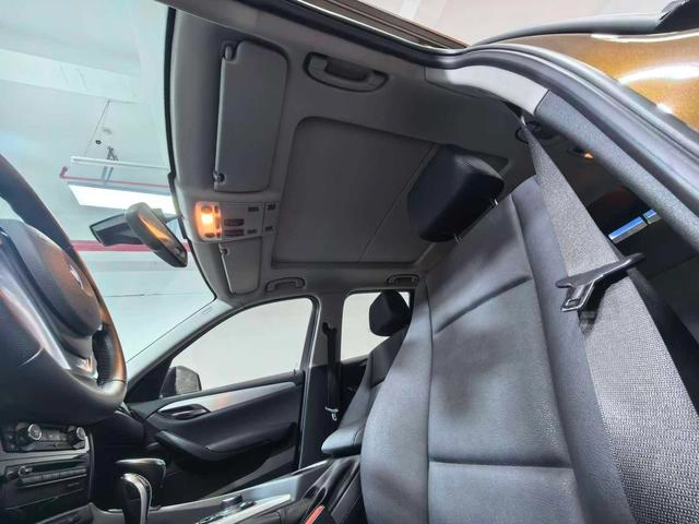 BMW X1 2015 sDrive18i Ведущая версия продвижения интерьер фото 10 BMW X1 2015 sDrive18i Ведущая версия продвижения интерьер фото 10