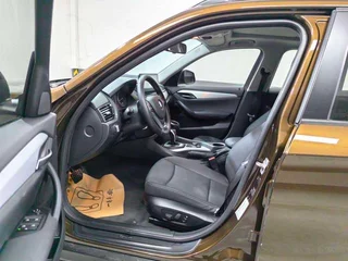 BMW X1 2015 sDrive18i Ведущая версия продвижения интерьер фото 11 BMW X1 2015 sDrive18i Ведущая версия продвижения интерьер фото 11