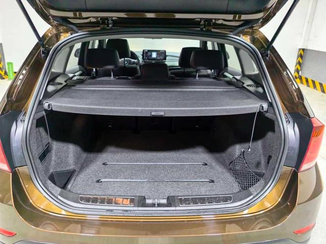 BMW X1 2015 sDrive18i Ведущая версия продвижения интерьер фото 15 BMW X1 2015 sDrive18i Ведущая версия продвижения интерьер фото 15