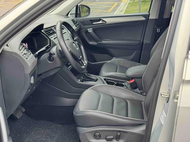 Volkswagen Tiguan L PHEV 2020 430PHEV Versión insignia híbrida enchufable interior foto 9 Volkswagen Tiguan L PHEV 2020 430PHEV Versión insignia híbrida enchufable interior foto 9