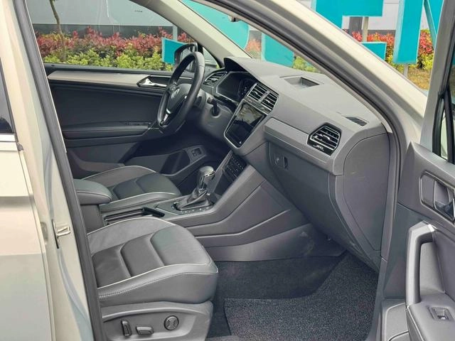 Volkswagen Tiguan L PHEV 2020 430PHEV Versión insignia híbrida enchufable interior foto 10 Volkswagen Tiguan L PHEV 2020 430PHEV Versión insignia híbrida enchufable interior foto 10