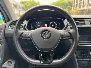 Volkswagen Tiguan L PHEV 2020 430PHEV Versión insignia híbrida enchufable interior foto 12 Volkswagen Tiguan L PHEV 2020 430PHEV Versión insignia híbrida enchufable interior foto 12