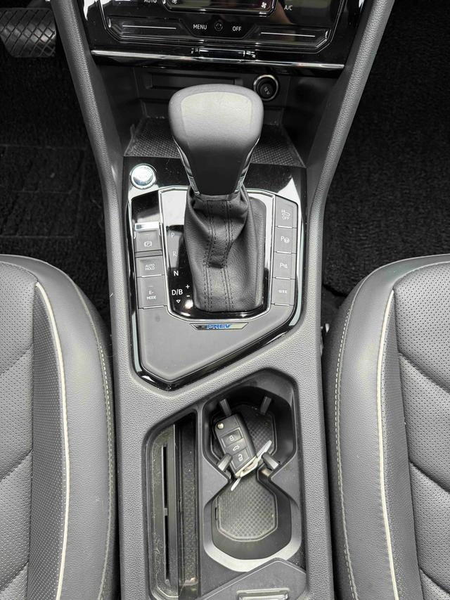 Volkswagen Tiguan L PHEV 2020 430PHEV Versión insignia híbrida enchufable interior foto 13 Volkswagen Tiguan L PHEV 2020 430PHEV Versión insignia híbrida enchufable interior foto 13