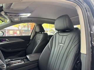 Hongqi H5 2023 1.5T DCT Zhilian Flag Rhyme Edition interior photo 17 Hongqi H5 2023 1.5T DCT Zhilian Flag Rhyme Edition interior photo 17