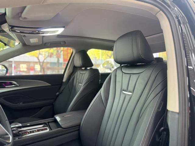 Hongqi H5 2023 1.5T DCT Zhilian Flag Rhyme Edition interior photo 17 Hongqi H5 2023 1.5T DCT Zhilian Flag Rhyme Edition interior photo 17