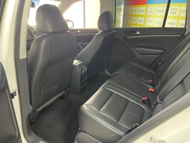 Volkswagen Tiguan 2015 2.0TSI Автоматическая полноприводная флагманская версия экстерьер фото 4 Volkswagen Tiguan 2015 2.0TSI Автоматическая полноприводная флагманская версия экстерьер фото 4
