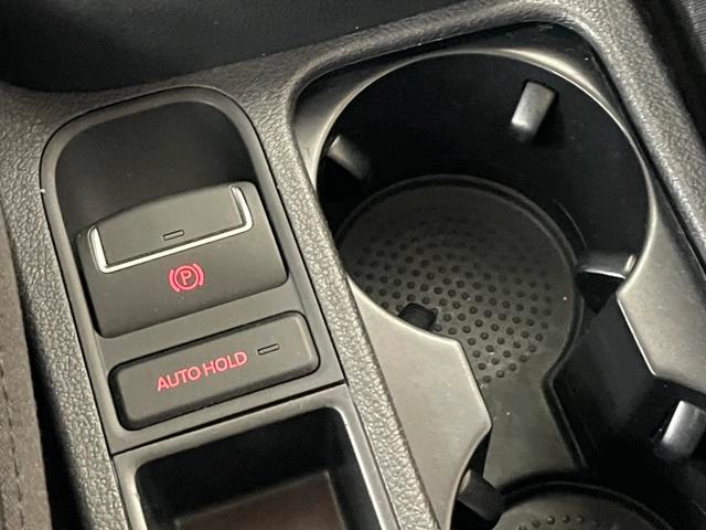 Volkswagen Tiguan 2015 2.0TSI Автоматическая полноприводная флагманская версия интерьер фото 11 Volkswagen Tiguan 2015 2.0TSI Автоматическая полноприводная флагманская версия интерьер фото 11