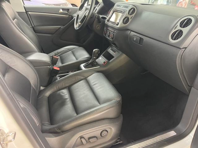 Volkswagen Tiguan 2015 2.0TSI Автоматическая полноприводная флагманская версия интерьер фото 13 Volkswagen Tiguan 2015 2.0TSI Автоматическая полноприводная флагманская версия интерьер фото 13