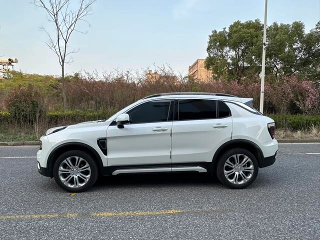 Lynk & Co 01 2019 2.0T Tipo de tracción en dos ruedas Pro Versión País VI exterior foto 5 Lynk & Co 01 2019 2.0T Tipo de tracción en dos ruedas Pro Versión País VI exterior foto 5