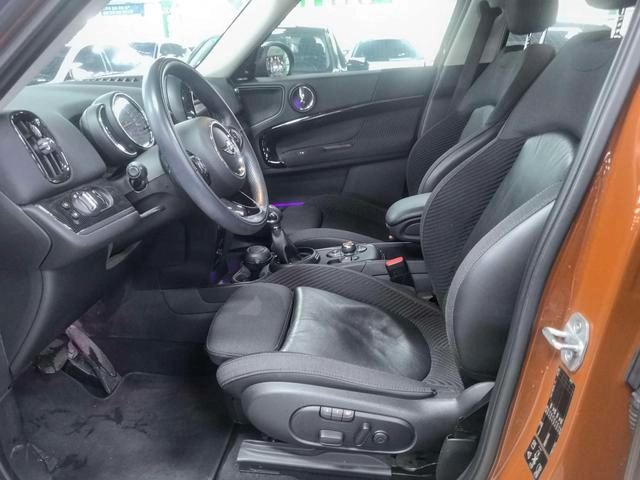 MINI Countryman 2017 1.5T COOPER ALL4 интерьер фото 7 MINI Countryman 2017 1.5T COOPER ALL4 интерьер фото 7