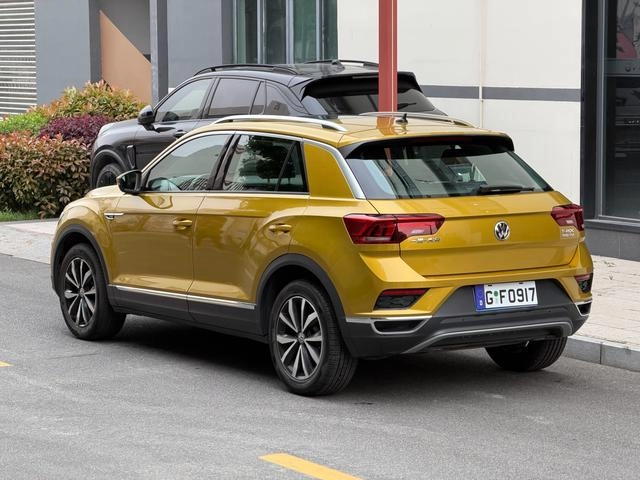 Volkswagen T-ROC Explorer Song 2018 280TSI DSG Two-wheel drive comfort type country V exterior photo 6 Volkswagen T-ROC Explorer Song 2018 280TSI DSG Two-wheel drive comfort type country V exterior photo 6