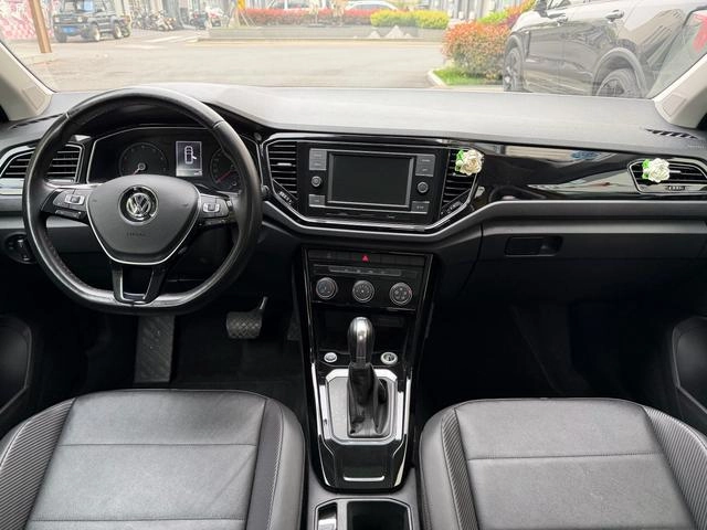 Volkswagen T-ROC Explorer Song 2018 280TSI DSG Two-wheel drive comfort type country V exterior photo 7 Volkswagen T-ROC Explorer Song 2018 280TSI DSG Two-wheel drive comfort type country V exterior photo 7