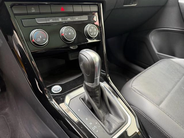 Volkswagen T-ROC Explorer Song 2018 280TSI DSG Two-wheel drive comfort type country V interior photo 12 Volkswagen T-ROC Explorer Song 2018 280TSI DSG Two-wheel drive comfort type country V interior photo 12