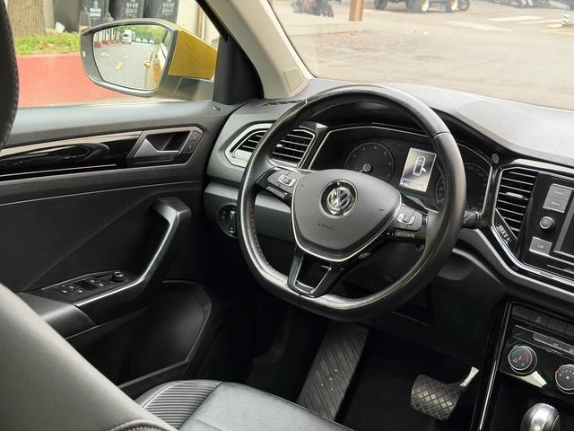 Volkswagen T-ROC Explorer Song 2018 280TSI DSG Two-wheel drive comfort type country V interior photo 14 Volkswagen T-ROC Explorer Song 2018 280TSI DSG Two-wheel drive comfort type country V interior photo 14