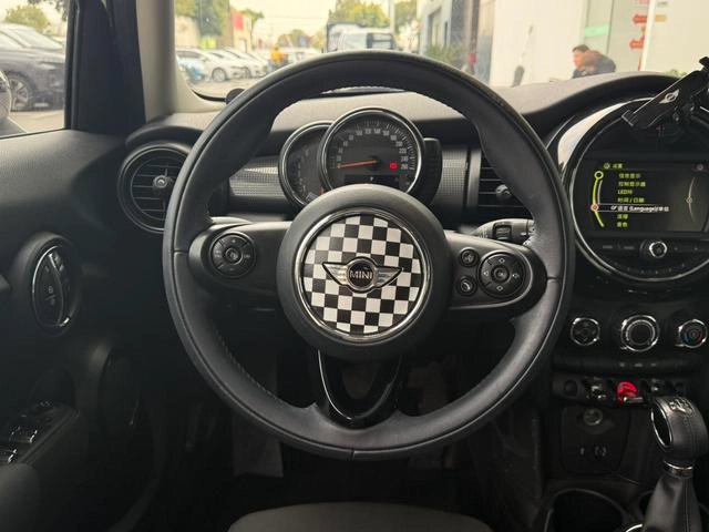 MINI 2015 1.5T COOPER Fun Version cinq portes intérieur photo 8