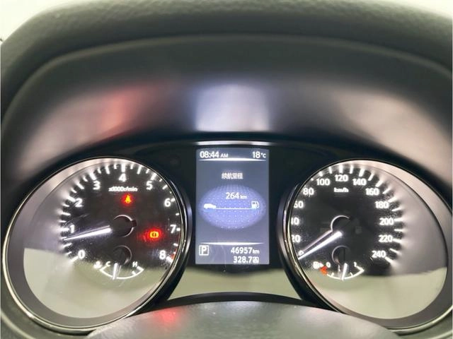 Nissan Qashqai 2016 2.0L CVT Luxury Edition interior photo 10 Nissan Qashqai 2016 2.0L CVT Luxury Edition interior photo 10