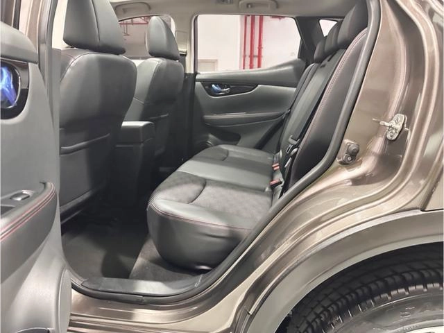Nissan Qashqai 2016 2.0L CVT Luxury Edition interior photo 13 Nissan Qashqai 2016 2.0L CVT Luxury Edition interior photo 13