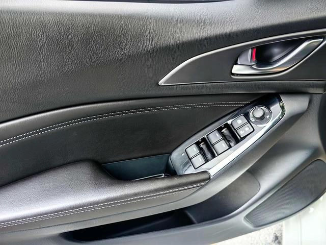 Mazda3 2019 Cloud Control Edition hatchback 2.0L Automatic Sport country VI interior photo 14 Mazda3 2019 Cloud Control Edition hatchback 2.0L Automatic Sport country VI interior photo 14