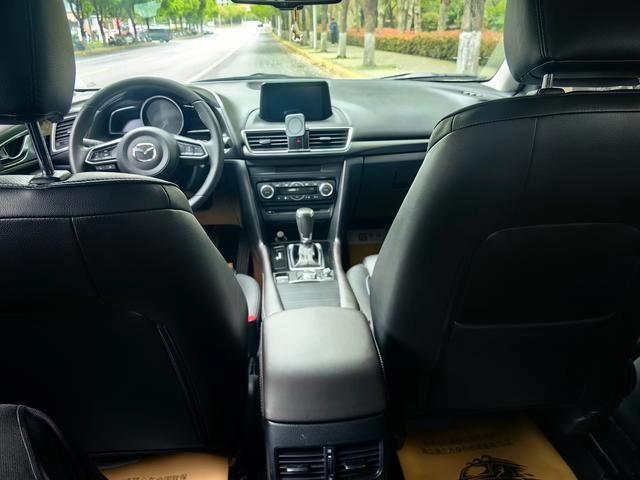 Mazda3 2019 Cloud Control Edition hatchback 2.0L Automatic Sport country VI interior photo 16 Mazda3 2019 Cloud Control Edition hatchback 2.0L Automatic Sport country VI interior photo 16