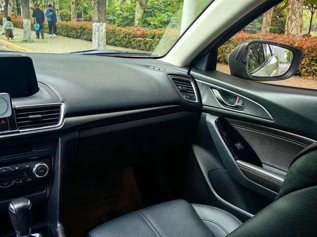 Mazda3 2019 Cloud Control Edition hatchback 2.0L Automatic Sport country VI interior photo 19 Mazda3 2019 Cloud Control Edition hatchback 2.0L Automatic Sport country VI interior photo 19