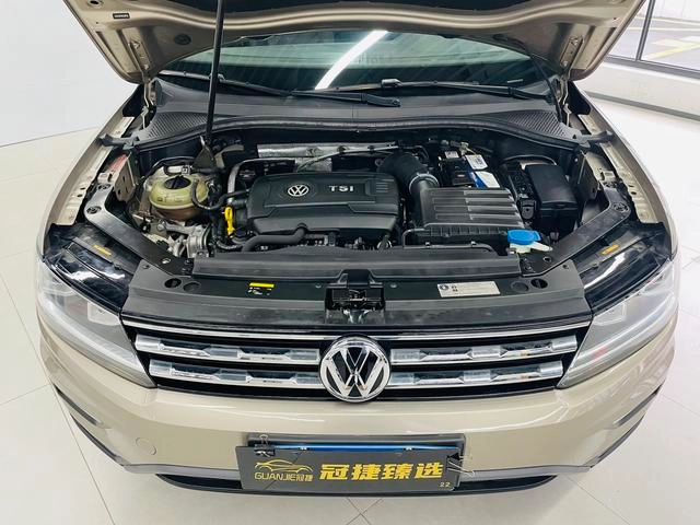 Volkswagen Tiguan L 2017 330TSI Automatic Two-Drive Deluxe Edition exterior photo 2