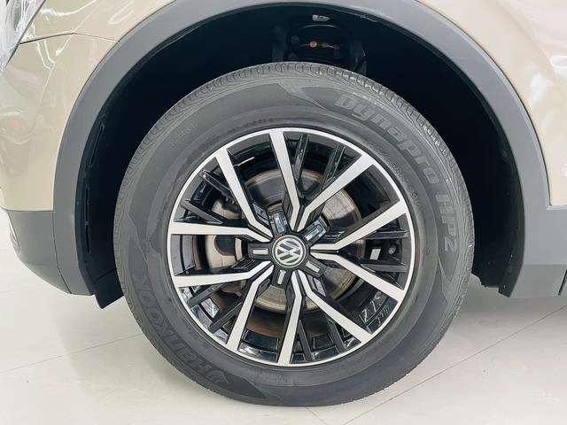Volkswagen Tiguan L 2017 330TSI Automatic Two-Drive Deluxe Edition exterior photo 3