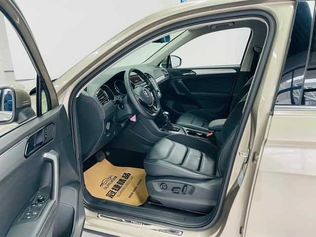 Volkswagen Tiguan L 2017 330TSI Automatic Two-Drive Deluxe Edition exterior photo 4