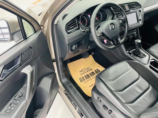 Volkswagen Tiguan L 2017 330TSI Automatic Two-Drive Deluxe Edition exterior photo 6