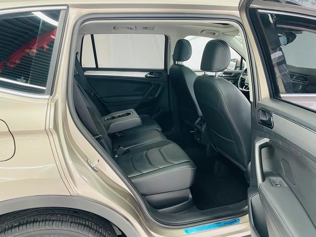 Volkswagen Tiguan L 2017 330TSI Automatic Two-Drive Deluxe Edition interior photo 12