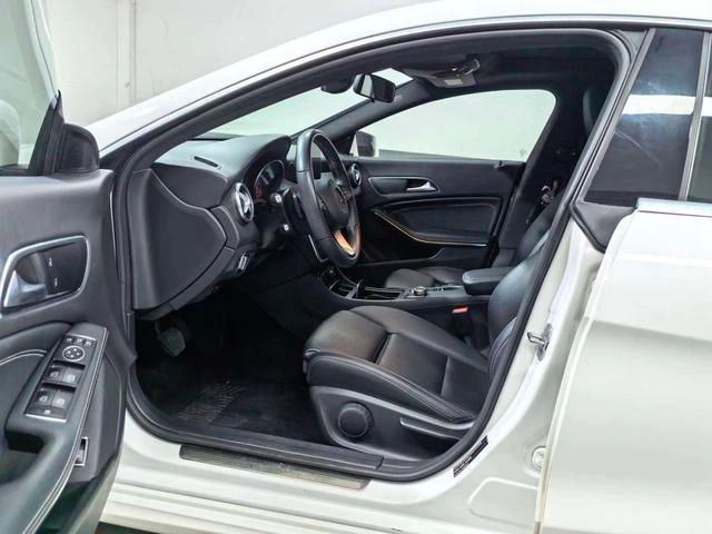 Mercedes-Benz CLA 2017 CLA 200 Dinámico interior foto 10 Mercedes-Benz CLA 2017 CLA 200 Dinámico interior foto 10