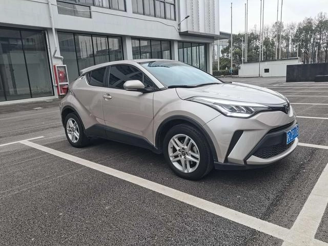 Toyota C-HR 2021 2.0L Comfort Edition exterior photo 3 Toyota C-HR 2021 2.0L Comfort Edition exterior photo 3