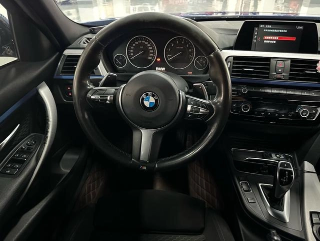 BMW 3 Series 2017 320i M Sporty interior photo 9 BMW 3 Series 2017 320i M Sporty interior photo 9