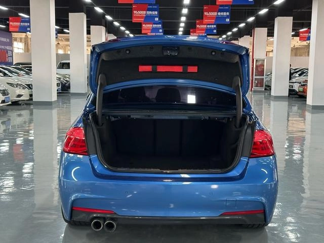 BMW 3 Series 2017 320i M Sporty interior photo 12 BMW 3 Series 2017 320i M Sporty interior photo 12