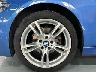 BMW 3 Series 2017 320i M Sporty interior photo 16 BMW 3 Series 2017 320i M Sporty interior photo 16