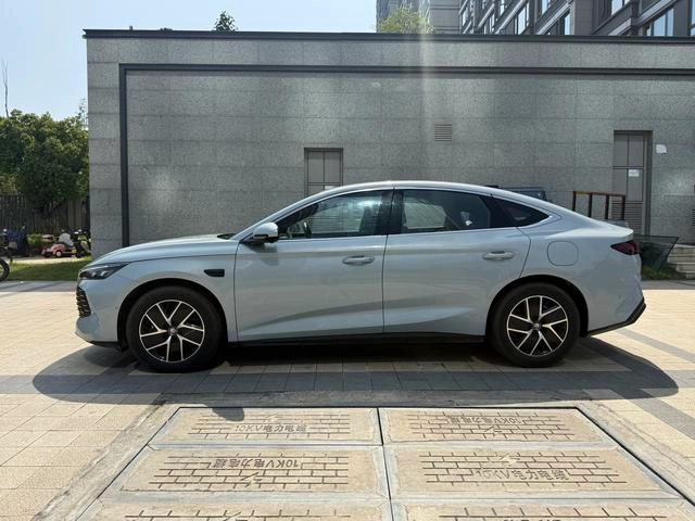 BYD Qin L DM 2025 Интеллектуальное вождение DM-i 120KM За пределами типа интерьер фото 16