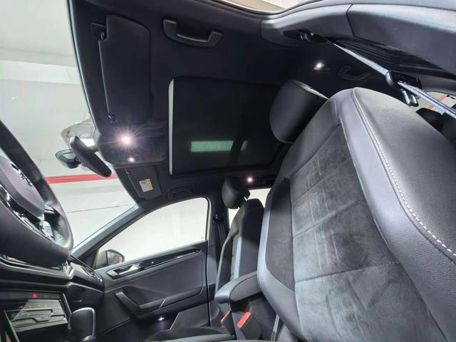 Volkswagen T-ROC Explorer Song 2020 280TSI DSG Lujo con tracción en dos ruedas interior foto 9 Volkswagen T-ROC Explorer Song 2020 280TSI DSG Lujo con tracción en dos ruedas interior foto 9