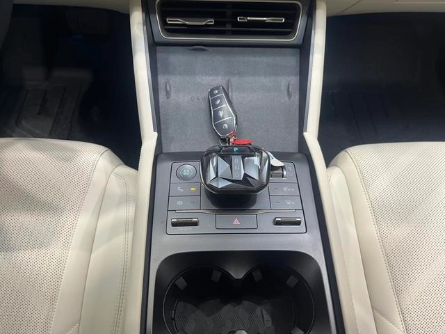 BYD Qin L DM 2024 DM-i 120KM Excelente interior foto 17 BYD Qin L DM 2024 DM-i 120KM Excelente interior foto 17
