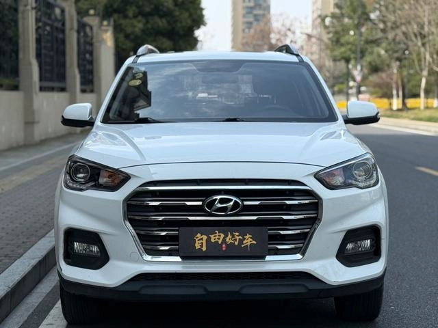 Hyundai ix35 2018 2.0L Automatic two-wheel drive Zhiyong · Enjoy Edition exterior photo 2 Hyundai ix35 2018 2.0L Automatic two-wheel drive Zhiyong · Enjoy Edition exterior photo 2