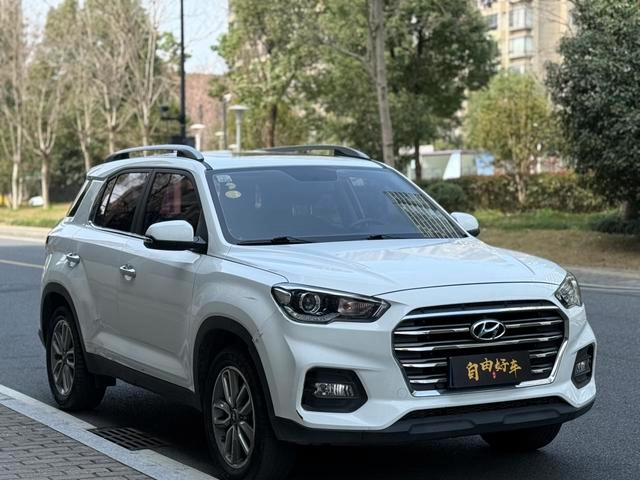 Hyundai ix35 2018 2.0L Automatic two-wheel drive Zhiyong · Enjoy Edition exterior photo 3 Hyundai ix35 2018 2.0L Automatic two-wheel drive Zhiyong · Enjoy Edition exterior photo 3