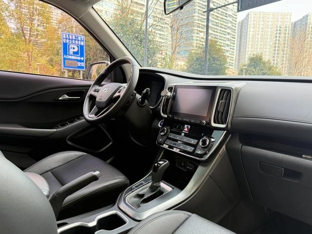 Hyundai ix35 2018 2.0L Automatic two-wheel drive Zhiyong · Enjoy Edition exterior photo 7 Hyundai ix35 2018 2.0L Automatic two-wheel drive Zhiyong · Enjoy Edition exterior photo 7