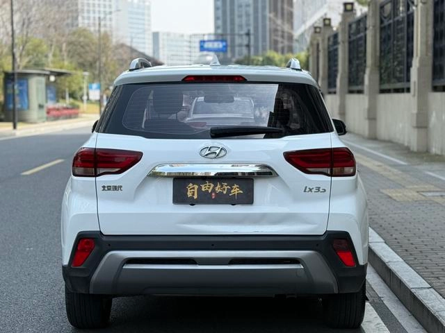 Hyundai ix35 2018 2.0L Automatic two-wheel drive Zhiyong · Enjoy Edition interior photo 18 Hyundai ix35 2018 2.0L Automatic two-wheel drive Zhiyong · Enjoy Edition interior photo 18