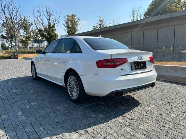 Audi A4L 2013 40 TFSI quattro sporty personality interior photo 9 Audi A4L 2013 40 TFSI quattro sporty personality interior photo 9